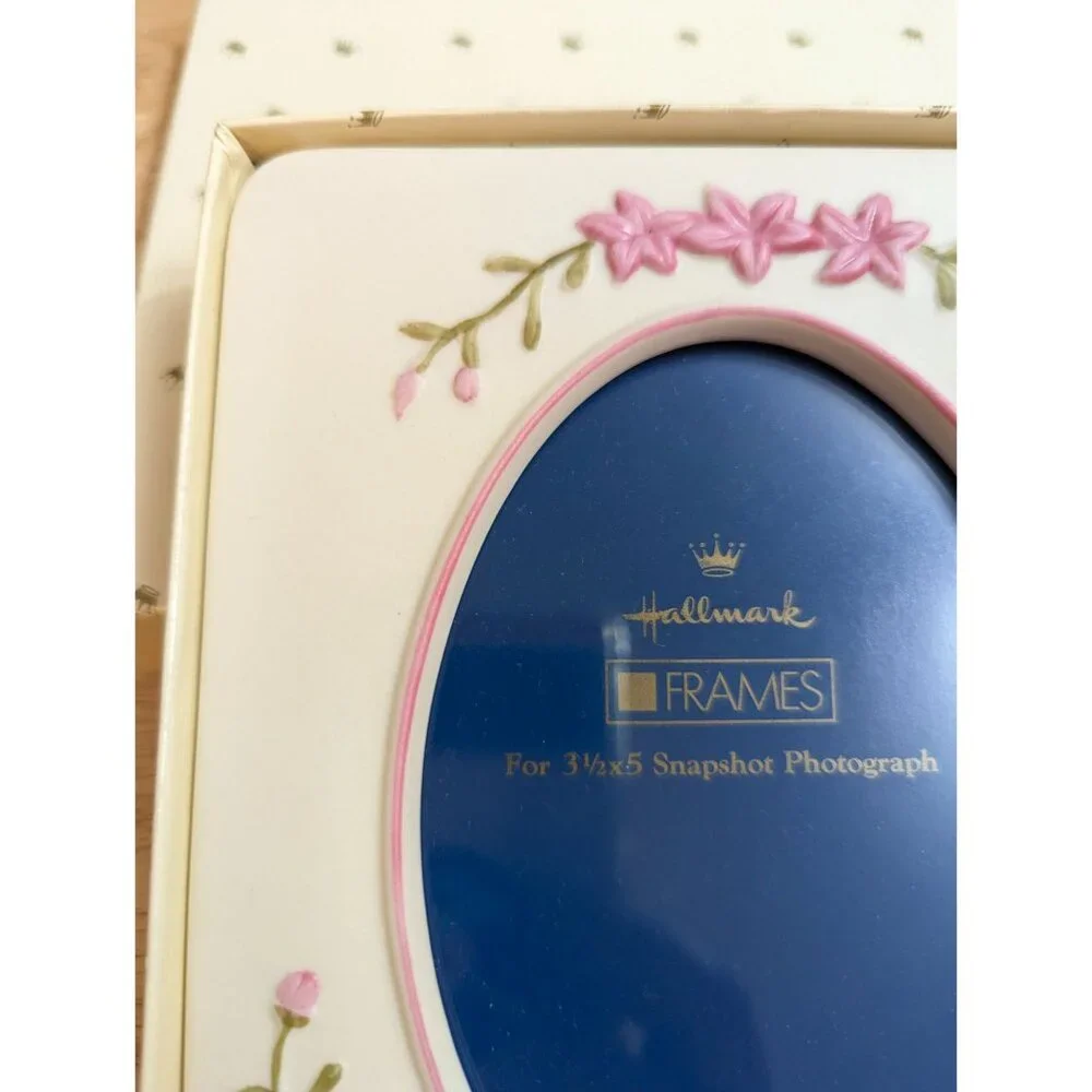 Hallmark Frames oval porcelain pink flower / buds 3 1/2 x 5 Snapshot photo w/box